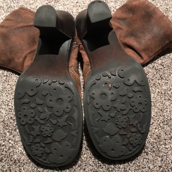 Distressed boots - Picture 6 of 6